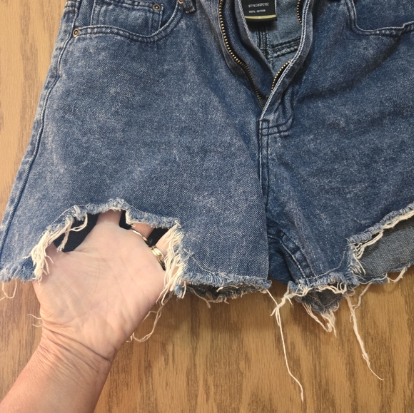 Very cute, high waste, distressed denim jean shorts. Great condition, size small - Picture 2 of 5